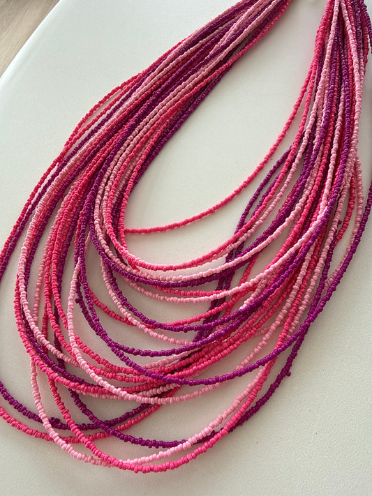 Collar piedrecitas rosas/fucsias