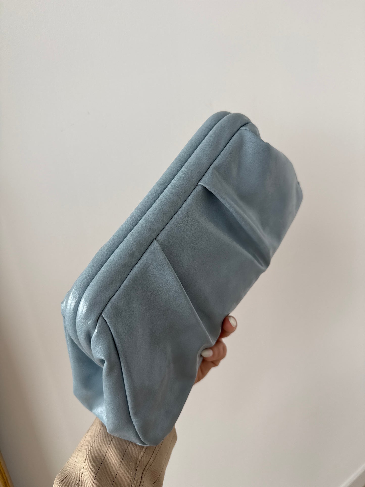 Bolso Clutch celeste