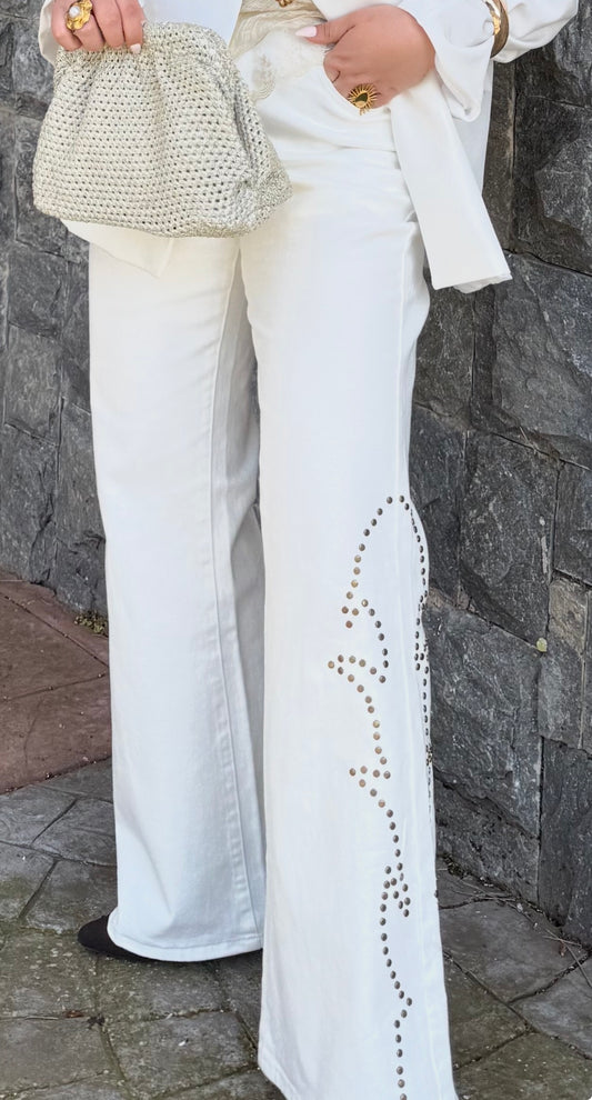 Denim blanco tachuelas