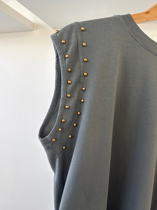 Camiseta tachas gris