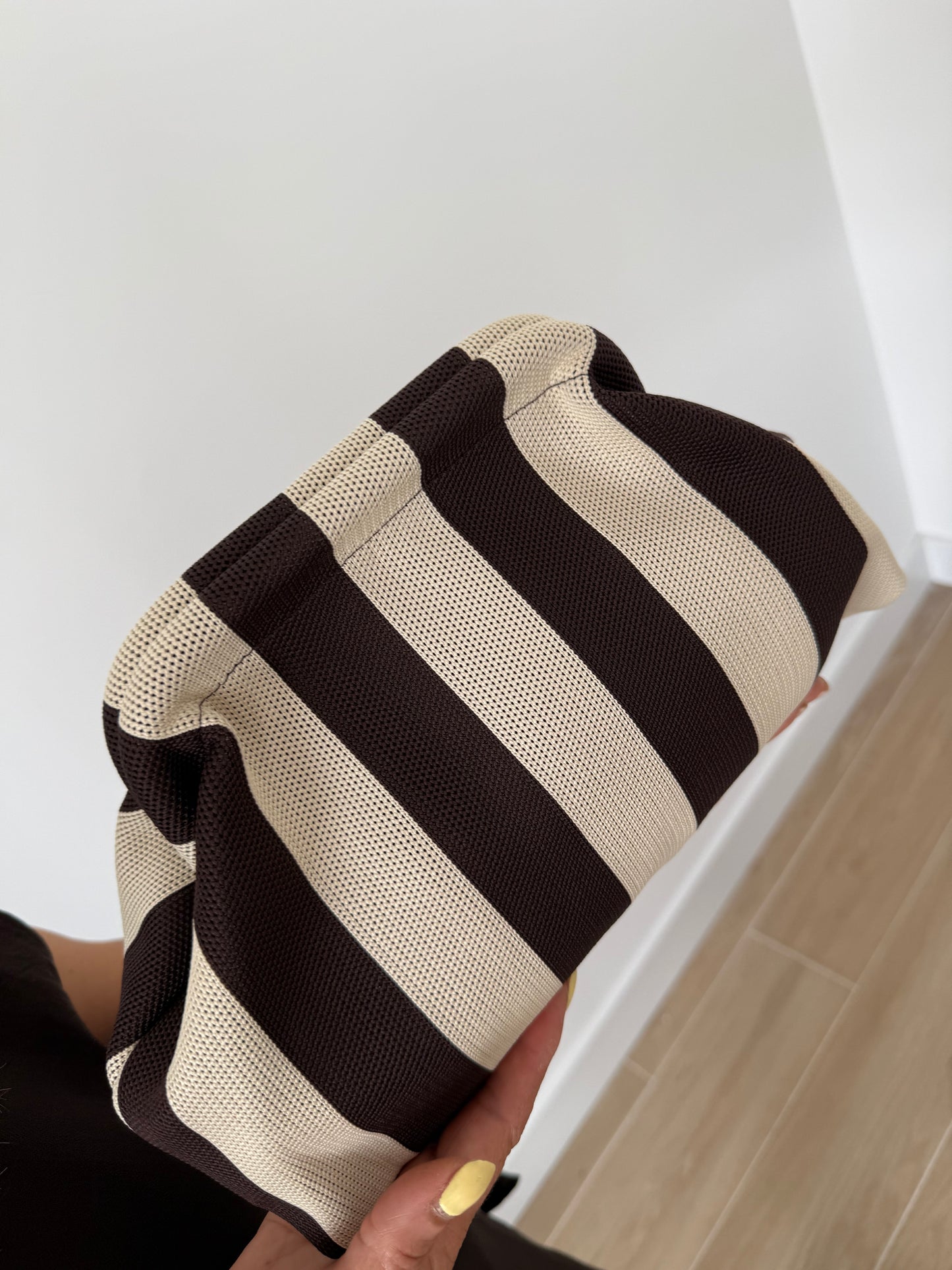 Clutch rayas beige y choco