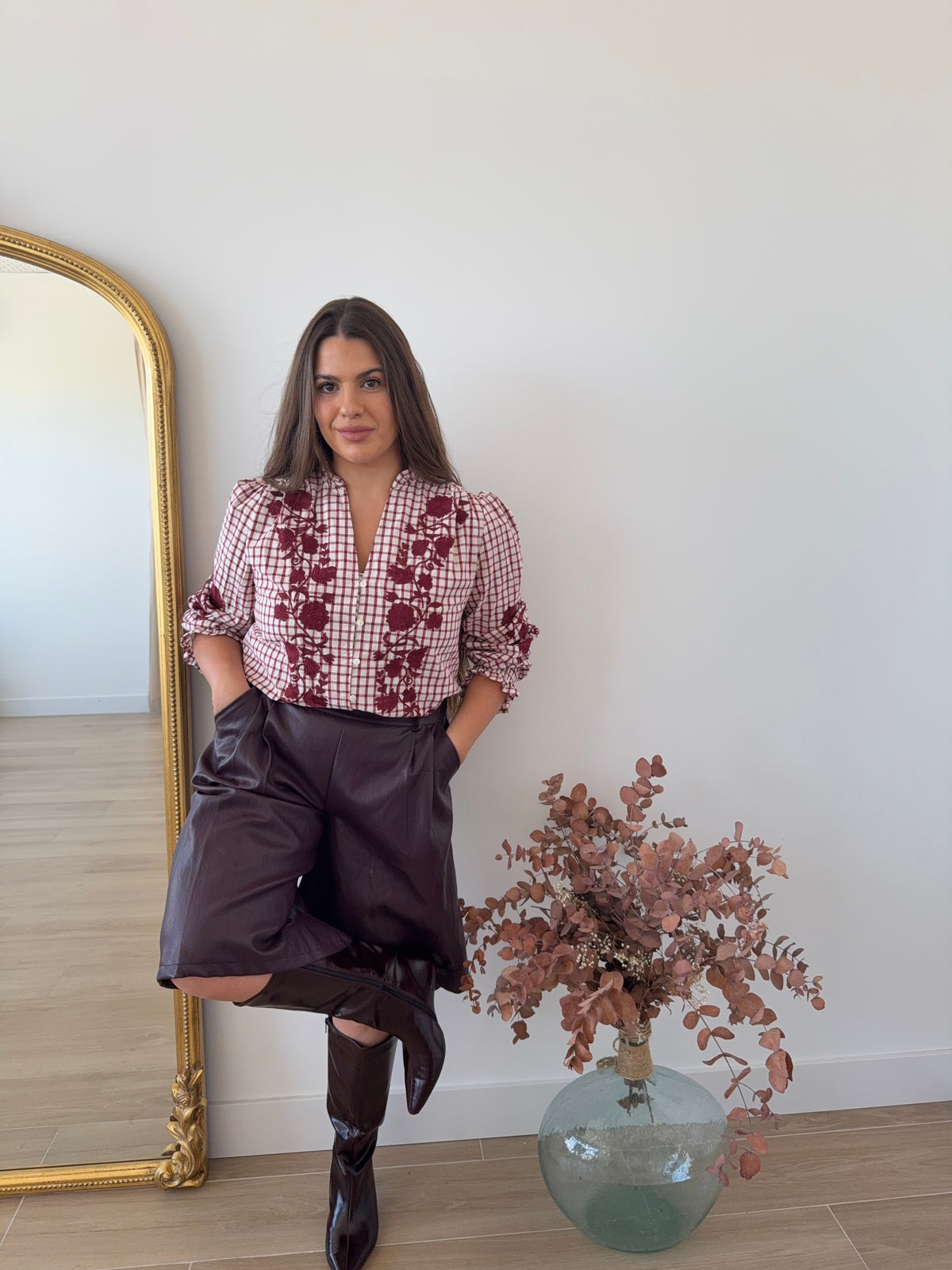 Bermudas Efecto Piel Burdeos