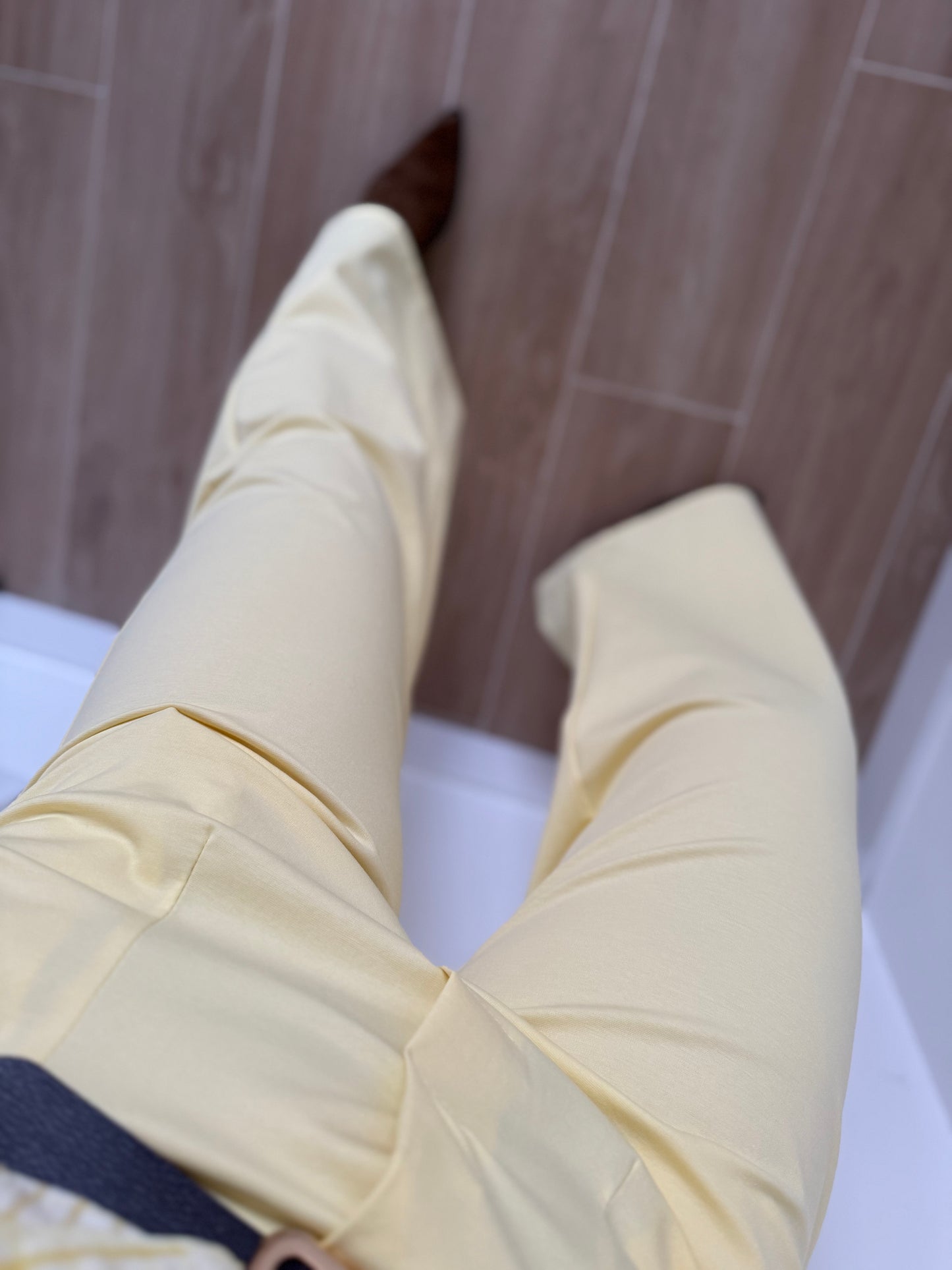 Pantalón amarillo pastel