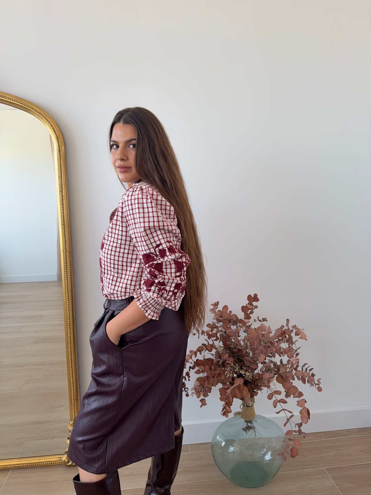 Bermudas Efecto Piel Burdeos