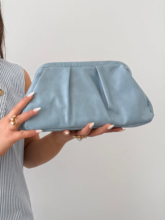 Bolso Clutch celeste