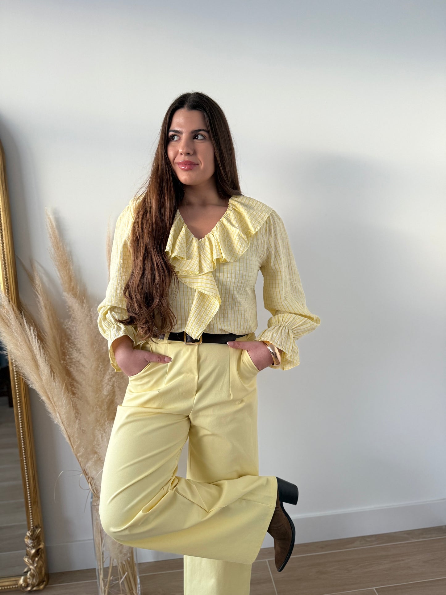 Pantalón amarillo pastel