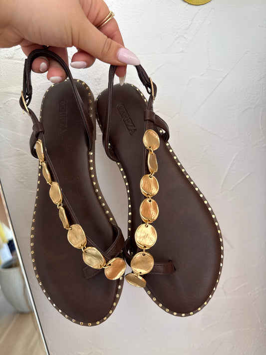 Sandalia Tachas Brown