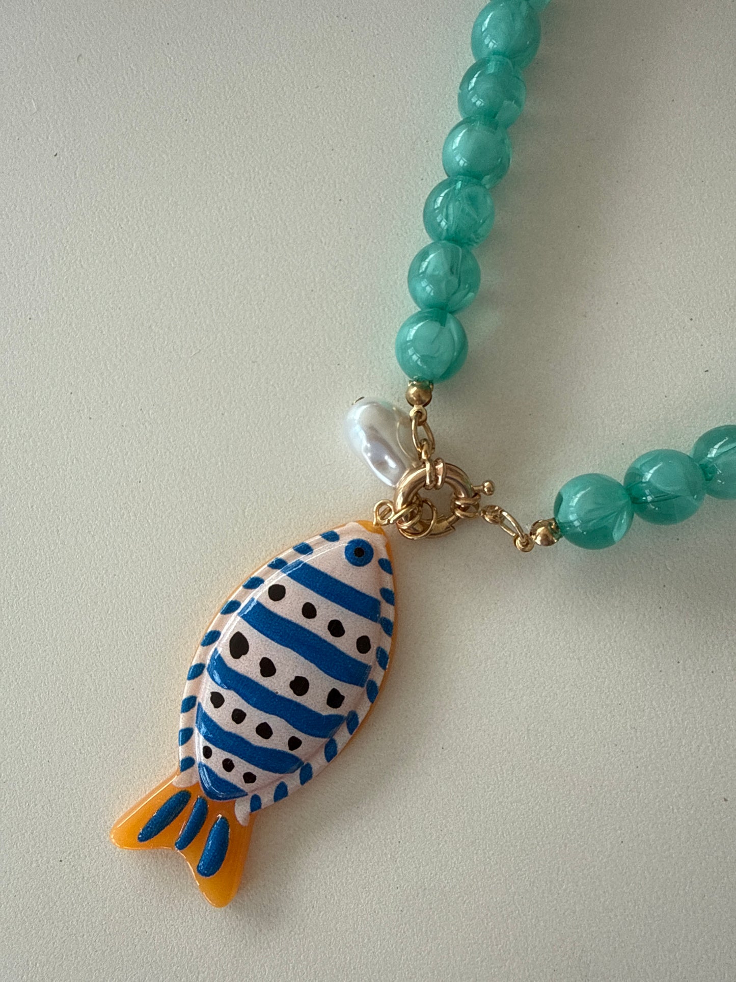 Collar perlas pez