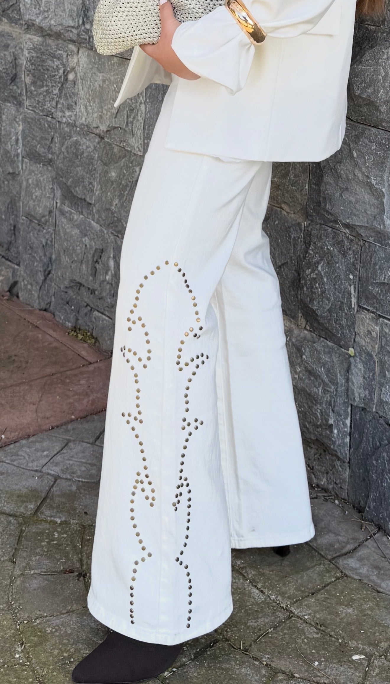 Denim blanco tachuelas