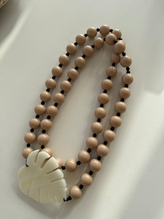 Collar bolas hoja