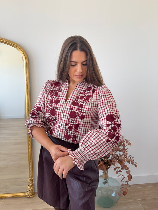 Blusa Bordada Burdeos