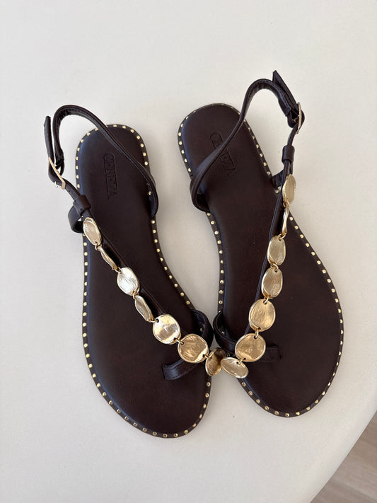 Sandalia Tachas Brown