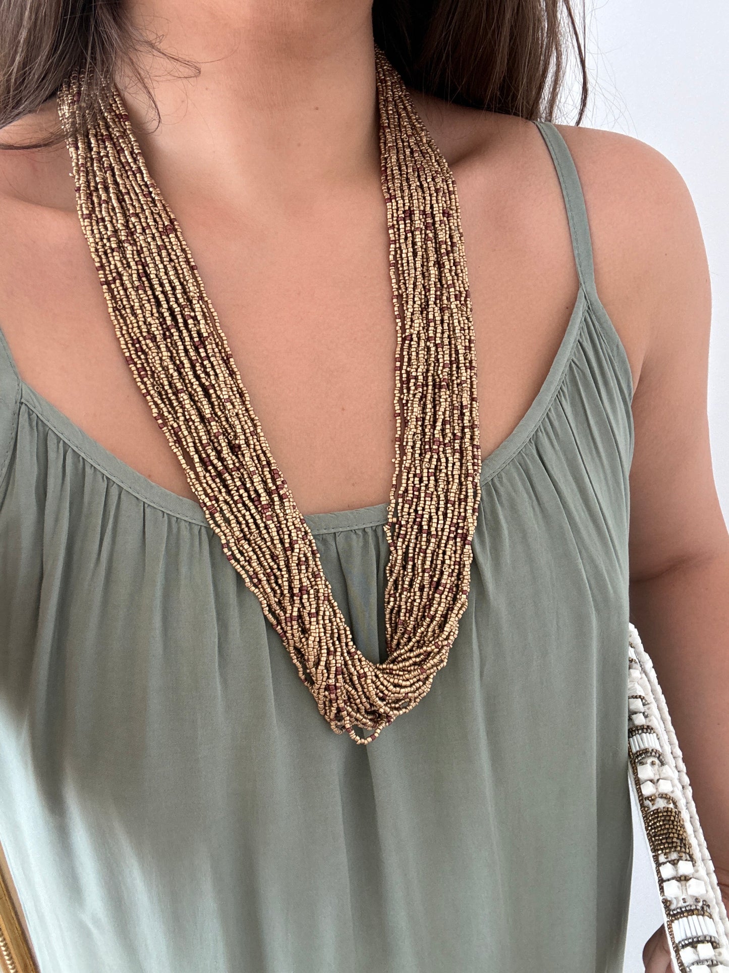 Collar cuerdas bolitas