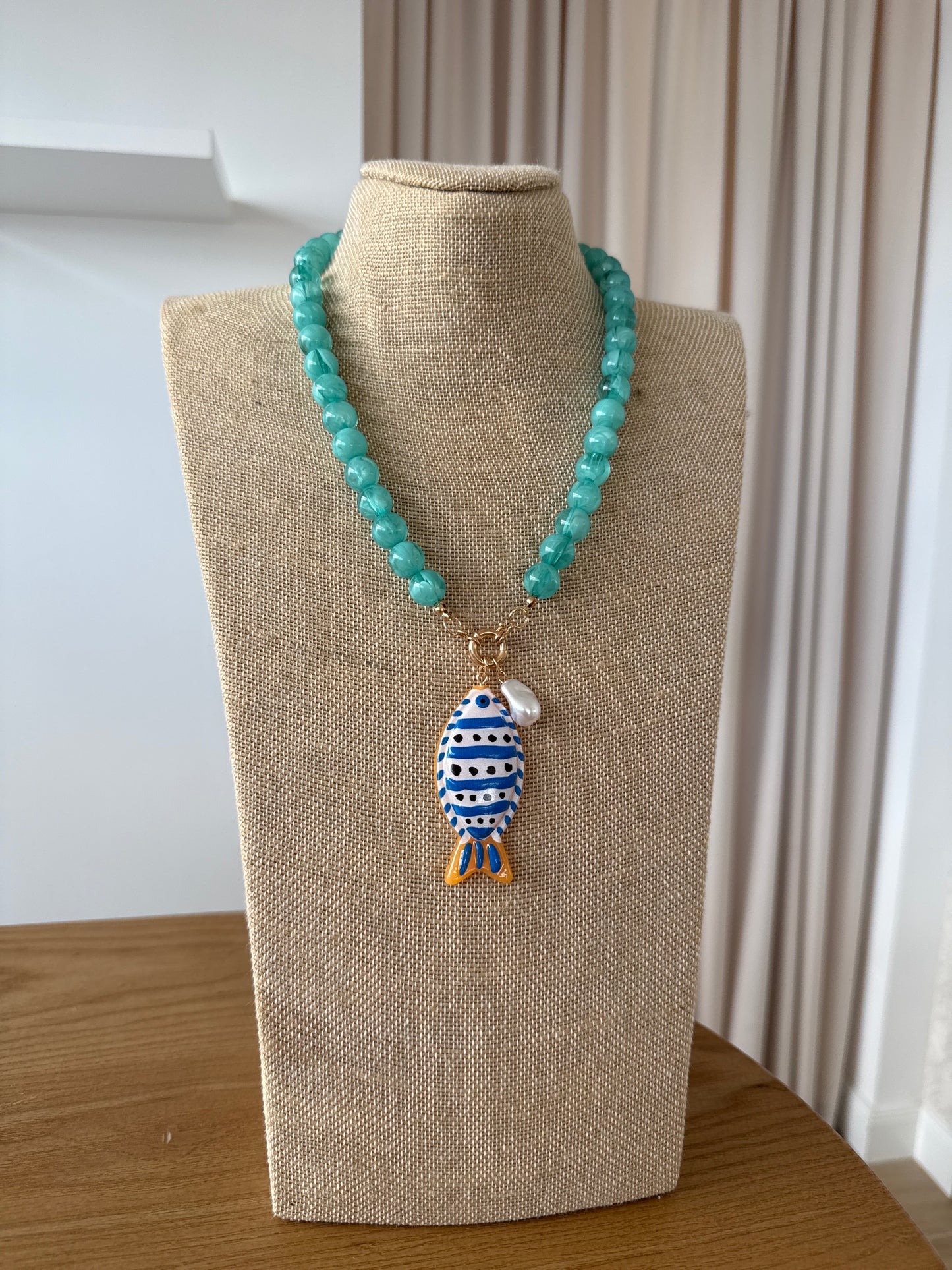 Collar perlas pez