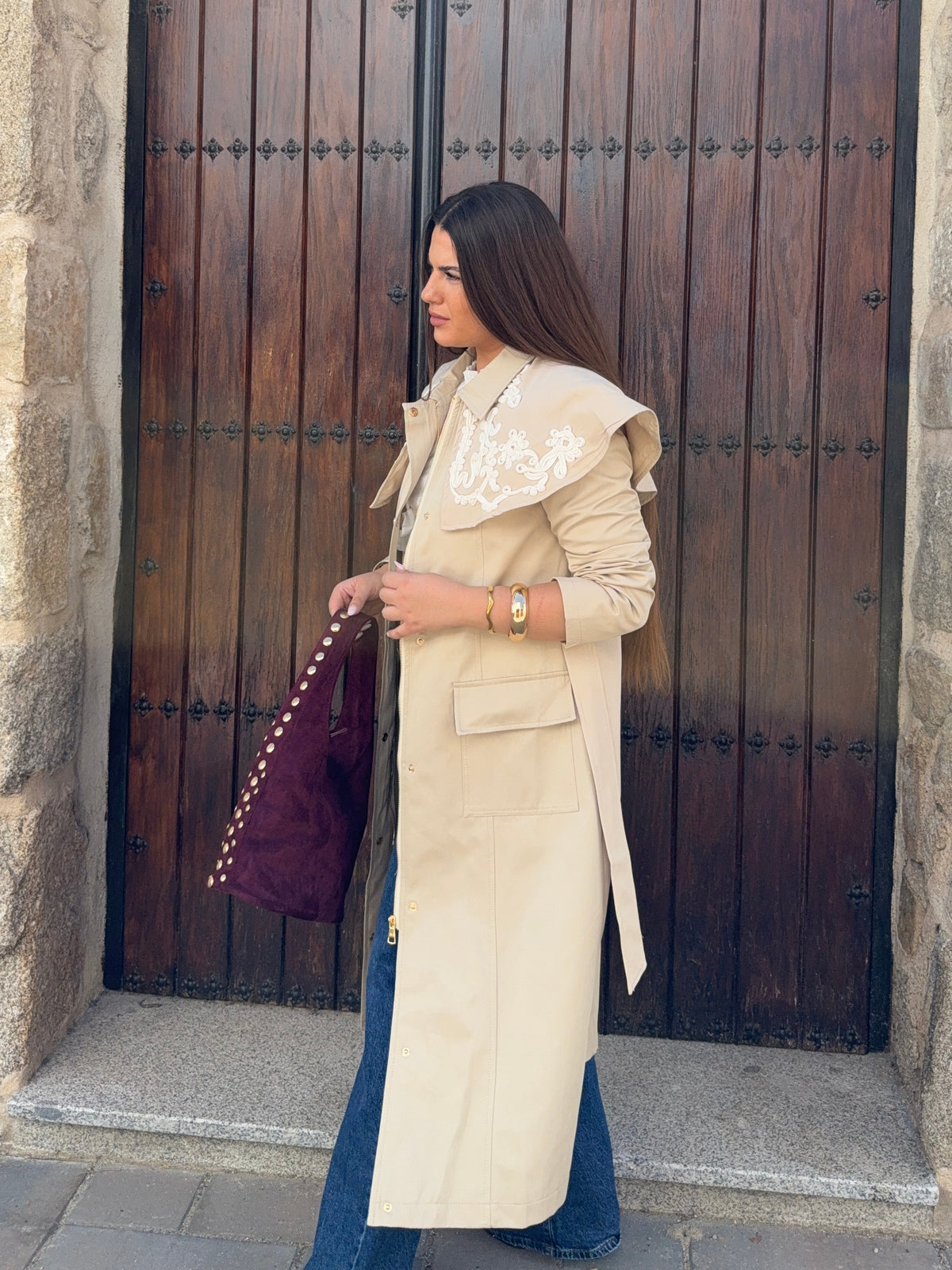 Gabardina cuello bordado beige