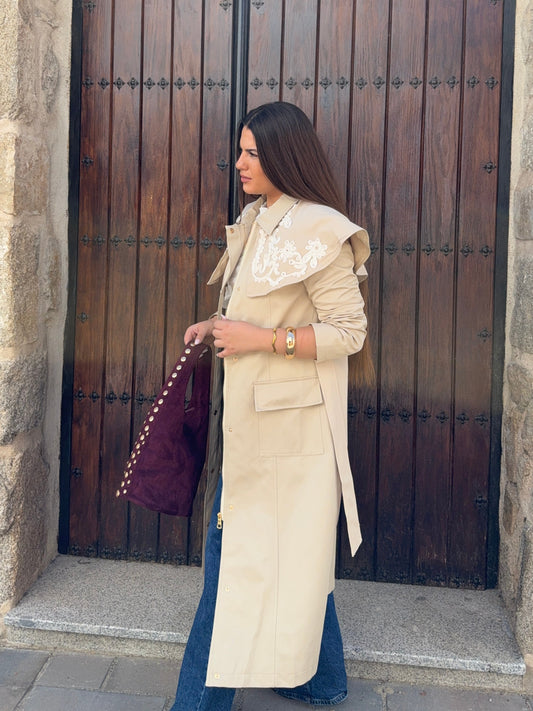 Gabardina cuello bordado beige